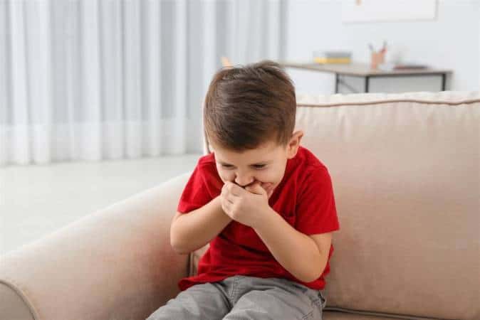 علاج الاستفراغ عند الأطفال بسبب البرد