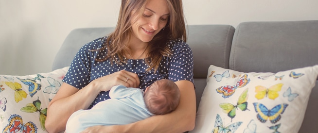 هل الرضاعة الطبيعية تمنع الحمل