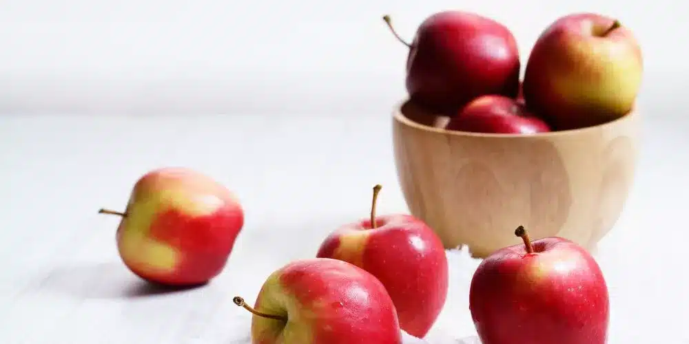 ما فوائد التفاح الأحمر